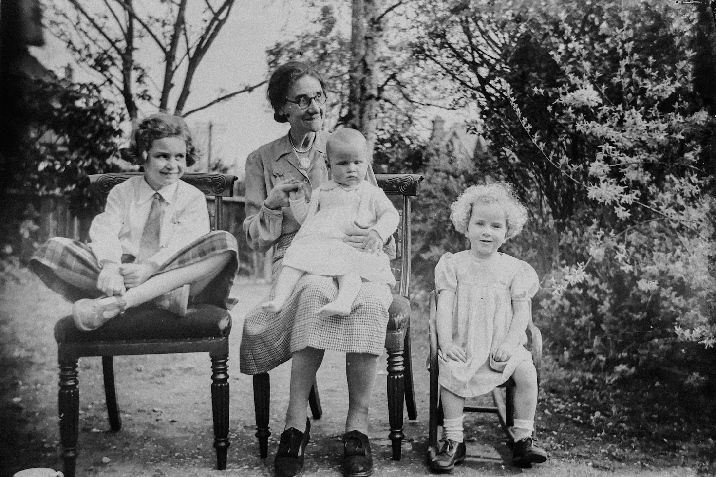 10 Ways to Begin Tracing Your Ancestral Roots